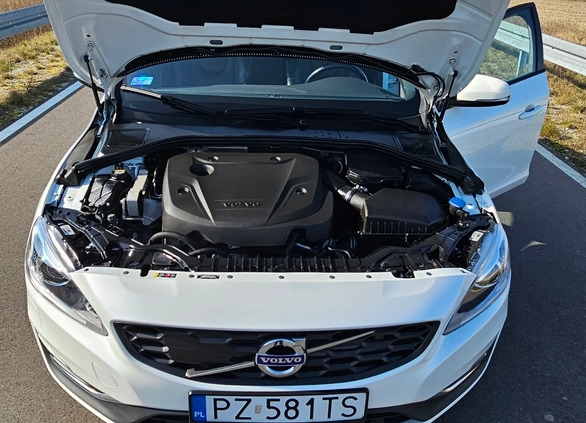 Volvo V60 cena 64900 przebieg: 135000, rok produkcji 2016 z Poznań małe 211